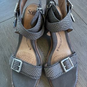 Soffit Brand gray snakeskin pattern ankle strap 3” inch sandals